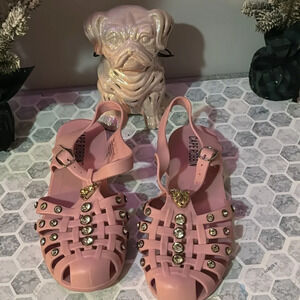 Catch one jelly’s size 7 pink With golden lion and Gems